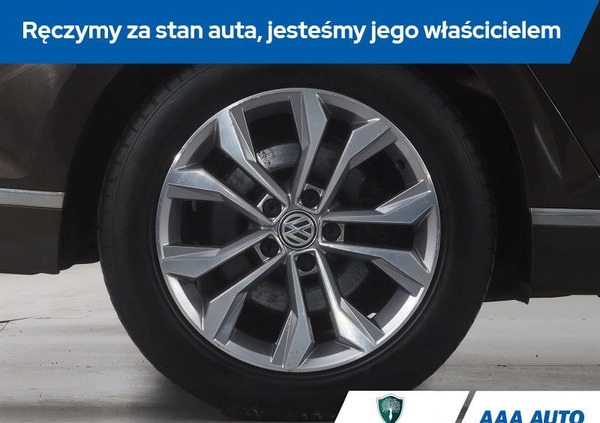 Volkswagen Passat cena 68000 przebieg: 151589, rok produkcji 2015 z Raszków małe 154